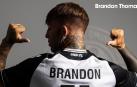 Brandon Thomas posa como nuevo futbolista del PAOK