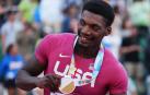 Fred Kerley, con la medalla de oro de campeón mundial de los 100 metros