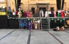 La pregonera, Inés Bengoa, durante su lectura ante los reyes y su corte en el escenario de la plaza de los Fueros