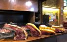 Varios chuletones junto a la parrilla de Bidea2