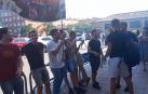 Familiares y amigos han recibido a Asier Martínez a su llegada a Pamplona tras conquistar la medalla de bronce en los 110 mv en el Mundial de Eugene