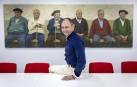José Ángel Andrés, nuevo presidente de Fundación Caja Navarra. Detrás, el cuadro conocido como ' Los Abuelos' del pintor Esparza, que luce en una pared de Civican.