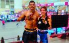 Mohammed Hamdi posa con la medalla de oro, junto con la luchadora Nora Pérez