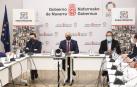 De izquierda a derecha, el director general de Administración Local y Despoblación, Jesús Mari Rodríguez, el consejero de Cohesión Territorial, Bernardo Ciriza, y el director de El Hueco, Joaquín Alcalde, durante la reunión de presentación de las propuestas extraídas en el Mecanismo Rural de Garantía