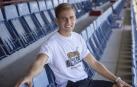 El futbolista navarro, de 23 años, en la grada de Tajonar