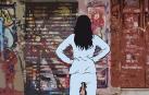 Ilustración de una fachada con grafitis y pintadas