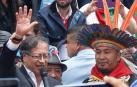 El entrante presidente de Colombia, Gustavo Petro, habla durante una ceremonia de posesión popular y espiritual con indígenas