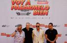 Los integrantes del grupo Hombres G, David Summers, Rafa Gutiérrez, Javier Molina (d) y Daniel Mezquita , posan para los fotógrafos durante el estreno de la película 'Voy a pasármelo bien'