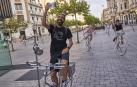Los selfies son una de las alternativas que muchos utilizan para inmortalizarse sobre este conjunto escultórico en plena avenida de Carlos III