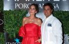 El torero Fran Rivera y su esposa Lourdes Montes posan a su llegada a la gala benéfica de Starlite