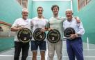 De izquierda a derecha, Javier Ubanell padre y Javier Ubanell hijo junto a Miki Lascoiti y Joe Lascoiti, también padre e hijo, campeones los cuatro del Torneo del Jamón