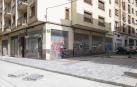 La amplitud de aceras y de espacios peatonales es uno de los cambios más visibles en el barrio