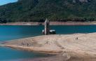La iglesia del embalse de Sau, en Cataluña, emerge debido a la falta de precipitaciones