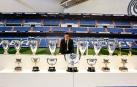 Casemiro ha posado con todos los trofeos que ha ganado con el Real Madrid