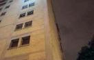 Policía Municipal investiga los daños causados en ropa de tres personas a las que les ha caído lejía desde una ventana