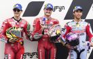 De izda. a dcha., Francesco Bagnaia, Jack Miller (centro) y Enea Bastianini, podio tras los entrenamientos oficiales del GP de San Marino