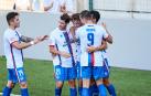 El central Aimar Collante (3º izda) recibe la felicitación de Soroa, Yoldi, Dios y Etxeberria tras materializar el penalti que supuso el 1-0