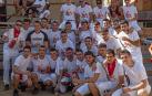 Un grupo de jóvenes en los compases previos al lanzamiento del cohete