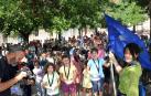 Merche Blasco, a la derecha, antes de comenzar el desfile por las calles de Tudela.