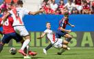 Ez Abde centra el balón en la jugada del 2-1