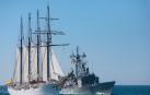 Felipe VI preside a bordo de 'Elcano' la parada naval por el V Centenario de la Circunnavegación
