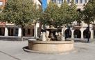 En la fuente de la plaza de Santiago se ha reducido el flujo de agua de los caños