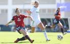 Disparo de Patricia Zugasti en el partido contra el Córdoba