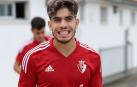 Ez Abde salta al campo de entrenamiento de Tajonar con una sonrisa