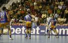 Uríos lanza ante la oposición de Lars Jorgensen en un duelo de Champions en Ciudad Real con el Portland  San Antonio