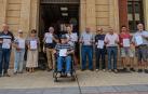 Los vecinos del barrio de Lizarra que acudieron este jueves, 15 de septiembre, al mediodía a entregar las firmas en el Ayuntamiento de Estella