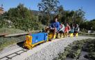 Un tren de 5 pulgadas recorre el circuito de Trinitarios en la Fiesta del Tren