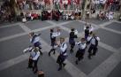 Los lazos de la merindad se reflejaron por la tarde en un animado festival de danzas con grupos de la zona. En la imagen, danzantes de Ochagavía