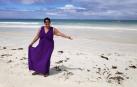 María Bescós Tainta posa en la playa de Diani, en Mombasa, donde se casó una amiga