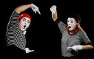Dos mimos caracterizados como Bip, el popular personaje creado por Marcel Marceau