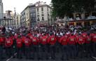 Cordón de policías forales en los momentos previos a uno de los encierros de los pasados Sanfermines pamploneses