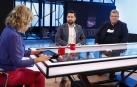Mikel Navarro, en el centro, junto a la presentadora del programa, Mara Peterssen, y el invitado Raúl Ortega
