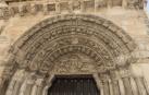 Detalle del pórtico de la iglesia de la Magdalena.