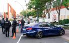Agentes de la Policía Nacional en las inmediaciones de la discoteca 'Caña Brava' de Fuenlabrada en la que se ha producido un tiroteo en el que ha fallecido un joven de 21 años y tres personas han resultado heridas