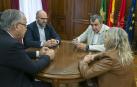 Enrique Maya, reunido en su despacho de la Casa Consistorial con el director general La Vuelta, Javier Guillén