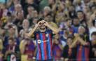 Pedri celebra con una cámara el tanto conseguido en el choque contra el Celta