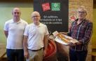 Luis Zuazu, Javier Prados y Santiago Molinero durante la presentación de la nueva edición del Concurso Navarro de Chistorra