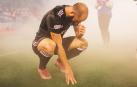 El delantero argentino Gonzalo Higuaín se despide entre lágrimas del fútbol profesional