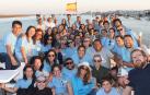 En la Ruta Quetzal de 1993 navegamos por el océano Atlántico entre Lisboa y la isla de Guadalupe (Antillas francesas) durante siete días a bordo el ‘Guanahani, JJ Sister’, un buque de la marina española. En este reencuentro, 29 años después, emulamos aquella navegación en un catamarán en la desembocadura de los ríos Odiel y Tinto, por las marismas donde se enmarean, antes de desembocar en las mismas aguas que vieron zarpar a las tres carabelas de Colón en agosto de 1492. En la imagen, los expedicionarios sonreímos a la vida