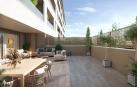 Patio de los bajos con jardín de las viviendas de Belatia, la promoción de AEDAS Homes en Mutilva, area metropolitana de Pamplona.