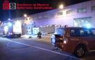 Bomberos trabajan en el incendio surgido en los filtros del sistema de aspiración de una nave de la Ciudad del Transporte