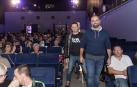 Alexis Morante y José Alba, con el alcalde Alejandro Toquero detrás, entran en el cine Moncayo para presentar su película
