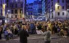 Decenas de personas se concentraron el sábado 15 en la plaza del Ayuntamiento de Pamplona, en el día internacional del duelo gestacional y perinatal. En Navarra, unos 30 bebés mueren al año antes de nacer, el parto o el primer mes