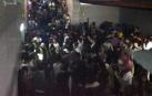 Imagen del "agolpamiento" en el pasillo que comunica con la pista central del recinto donde cinco personas fallecieron hace 10 años