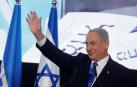 Benjamin Netanyahu saluda a sus partidarios, este domingo en Israel