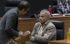 Jabi Arakama (Geroa Bai) y Pedro González (Navarra Suma), este jueves en el Parlamento foral